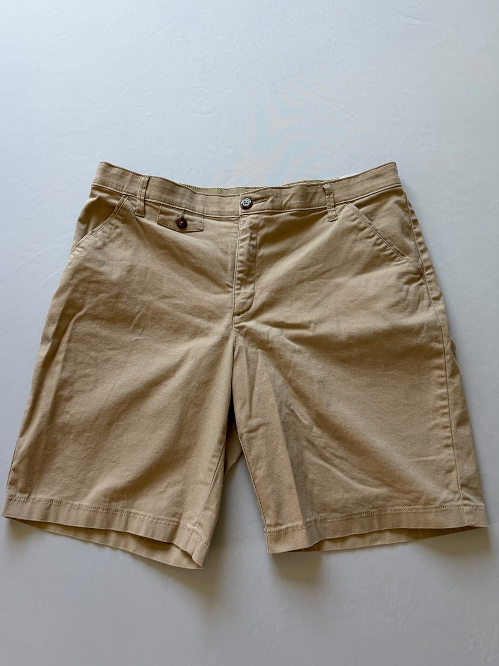Lee Comfort Tan Flat-Front Casual Bermuda Shorts Womens 16